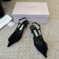 Jimmy Cho*夏季新款蕾丝玫瑰尖头高跟凉鞋精致蕾丝玫瑰装饰点缀鞋头,层层叠叠的花瓣设计自带浪漫氛围 Jimmy Cho*夏季新款蕾丝玫瑰尖头高跟凉鞋精致蕾丝玫瑰装饰点缀鞋头,层层叠叠的花瓣设计自带浪漫氛围
