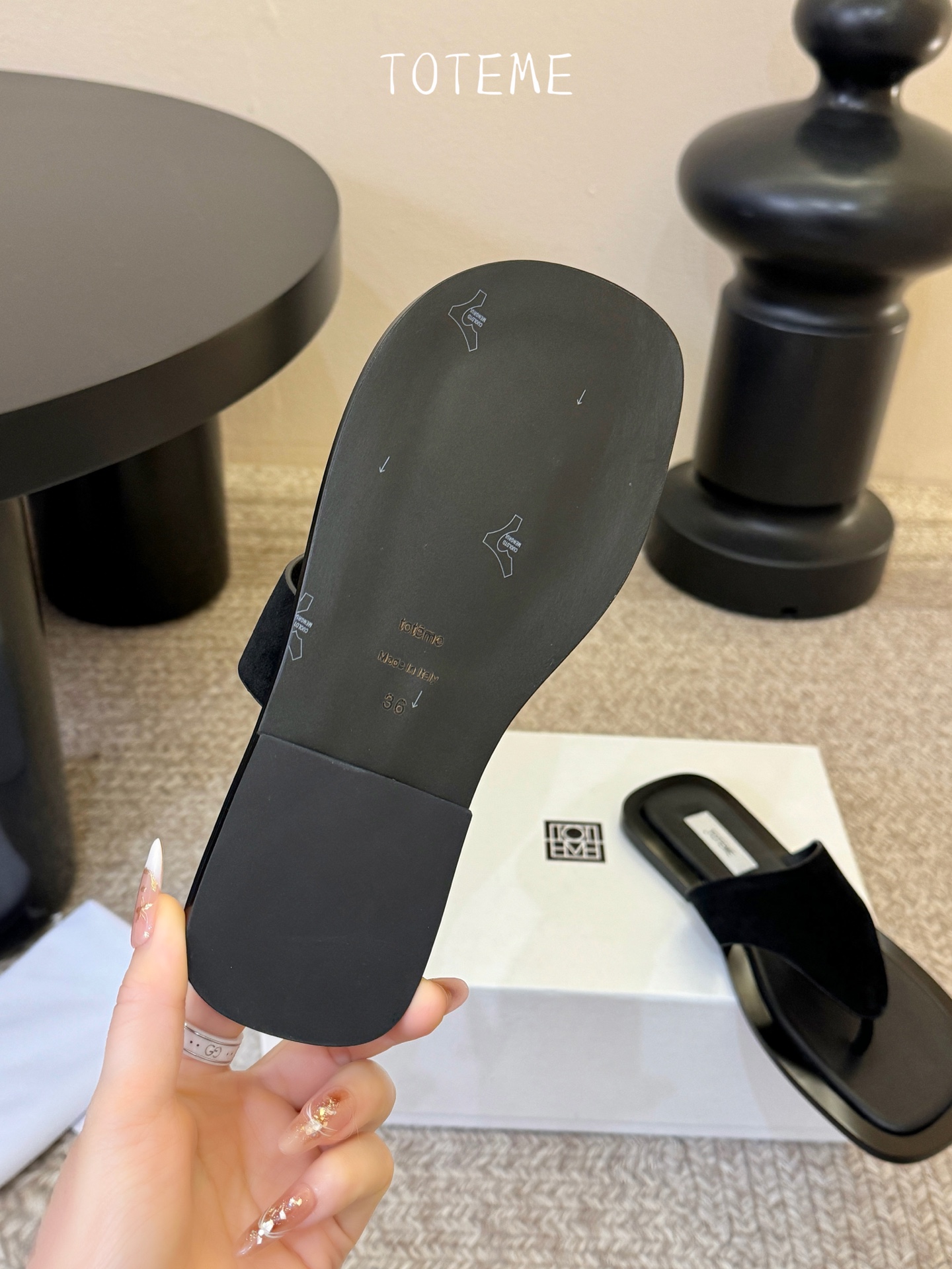 TOTEM* 𝟐𝟔𝐀𝐖新品极简人字拖|北欧松弛叙事北欧极简与随性慵懒揉进鞋型 每一步都带着不费力的高级感 TOTEM* 𝟐𝟔𝐀𝐖新品极简人字拖|北欧松弛叙事北欧极简与随性慵懒揉进鞋型 每一步都带着不费力的高级感
