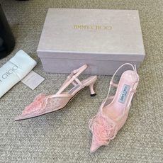 Jimmy Cho*夏季新款蕾丝玫瑰尖头高跟凉鞋精致蕾丝玫瑰装饰点缀鞋头,层层叠叠的花瓣设计自带浪漫氛围 Jimmy Cho*夏季新款蕾丝玫瑰尖头高跟凉鞋精致蕾丝玫瑰装饰点缀鞋头,层层叠叠的花瓣设计自带浪漫氛围