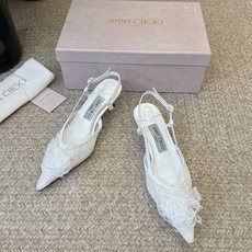 Jimmy Cho*夏季新款蕾丝玫瑰尖头高跟凉鞋精致蕾丝玫瑰装饰点缀鞋头,层层叠叠的花瓣设计自带浪漫氛围 Jimmy Cho*夏季新款蕾丝玫瑰尖头高跟凉鞋精致蕾丝玫瑰装饰点缀鞋头,层层叠叠的花瓣设计自带浪漫氛围