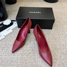 Chane*26ss夏季新款尖头高跟单鞋自带复古活力感的尖头羊皮跟鞋,利落的方头剪裁搭配羊皮鞋身,自带精 Chane*26ss夏季新款尖头高跟单鞋自带复古活力感的尖头羊皮跟鞋,利落的方头剪裁搭配羊皮鞋身,自带精