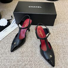 Chane*26ss夏季新款拼色T字带高跟凉鞋自带优雅复古感的拼色T字带高跟凉鞋,利落的尖头剪裁搭配经典 Chane*26ss夏季新款拼色T字带高跟凉鞋自带优雅复古感的拼色T字带高跟凉鞋,利落的尖头剪裁搭配经典