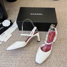 Chane*26ss夏季新款方头漆皮后绊带凉鞋自带复古活力感的方头漆皮后绊带凉鞋,利落的方头剪裁搭配亮面 Chane*26ss夏季新款方头漆皮后绊带凉鞋自带复古活力感的方头漆皮后绊带凉鞋,利落的方头剪裁搭配亮面