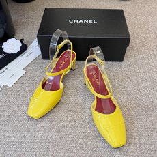 Chane*26ss夏季新款方头漆皮后绊带凉鞋自带复古活力感的方头漆皮后绊带凉鞋,利落的方头剪裁搭配亮面 Chane*26ss夏季新款方头漆皮后绊带凉鞋自带复古活力感的方头漆皮后绊带凉鞋,利落的方头剪裁搭配亮面