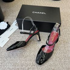 Chane*26ss夏季新款方头漆皮后绊带凉鞋自带复古活力感的方头漆皮后绊带凉鞋,利落的方头剪裁搭配亮面 Chane*26ss夏季新款方头漆皮后绊带凉鞋自带复古活力感的方头漆皮后绊带凉鞋,利落的方头剪裁搭配亮面
