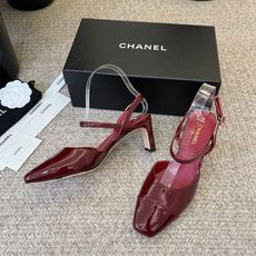 Chane*26ss夏季新款方头漆皮后绊带凉鞋自带复古活力感的方头漆皮后绊带凉鞋,利落的方头剪裁搭配亮面 Chane*26ss夏季新款方头漆皮后绊带凉鞋自带复古活力感的方头漆皮后绊带凉鞋,利落的方头剪裁搭配亮面