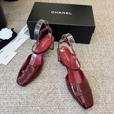 Chane*26ss夏季新款方头漆皮后绊带凉鞋自带复古活力感的方头漆皮后绊带凉鞋,利落的方头剪裁搭配亮面 Chane*26ss夏季新款方头漆皮后绊带凉鞋自带复古活力感的方头漆皮后绊带凉鞋,利落的方头剪裁搭配亮面