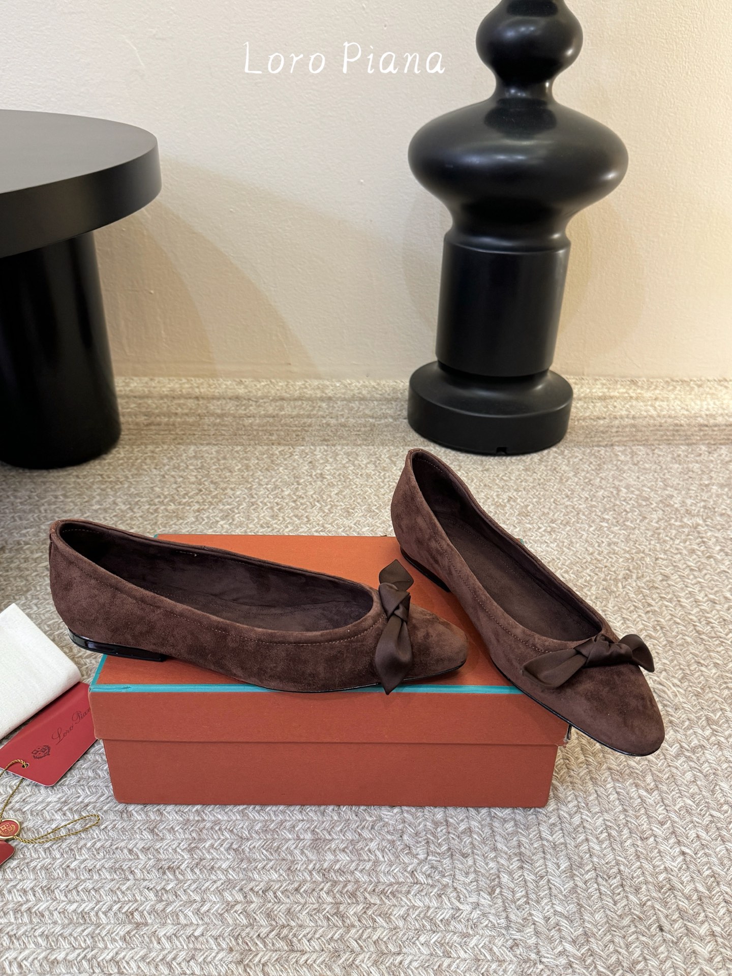 Loro Piana/ Loro piana 春夏新款 经典绝美 复古平底单鞋 极简主义风格，复古又级！