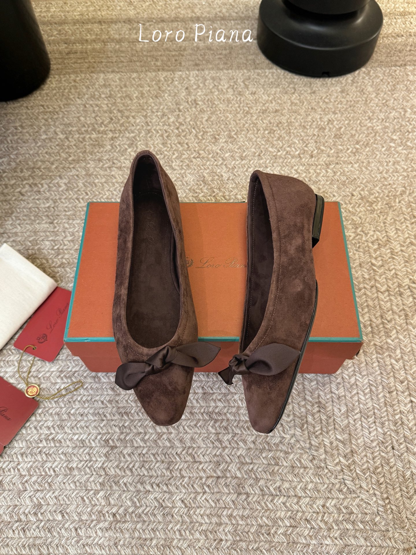 Loro Piana/ Loro piana 春夏新款 经典绝美 复古平底单鞋 极简主义风格，复古又级！