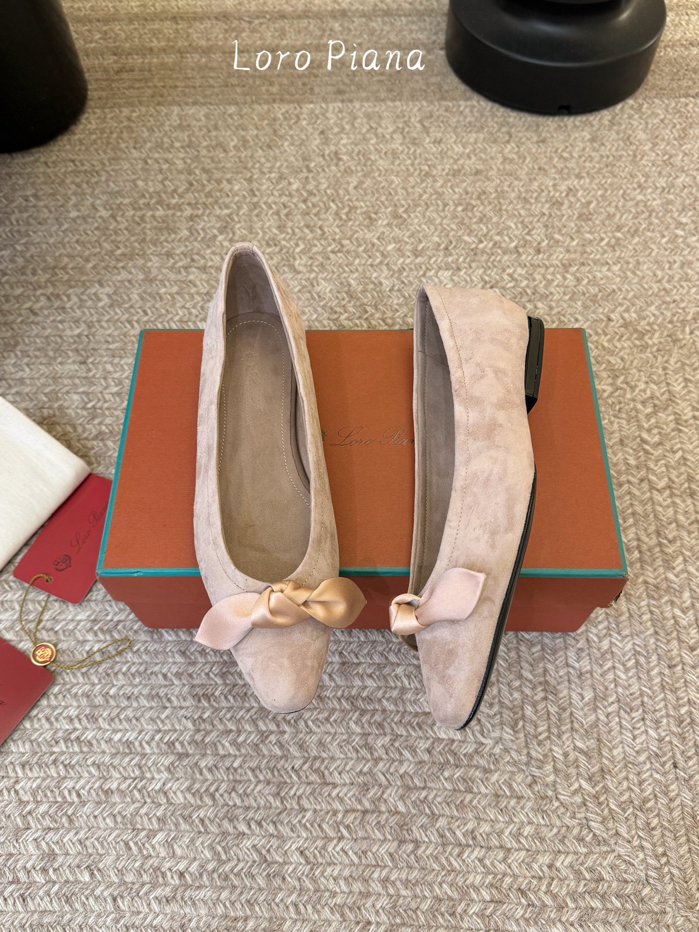 Loro Piana/ Loro piana 春夏新款 经典绝美 复古平底单鞋 极简主义风格，复古又级！