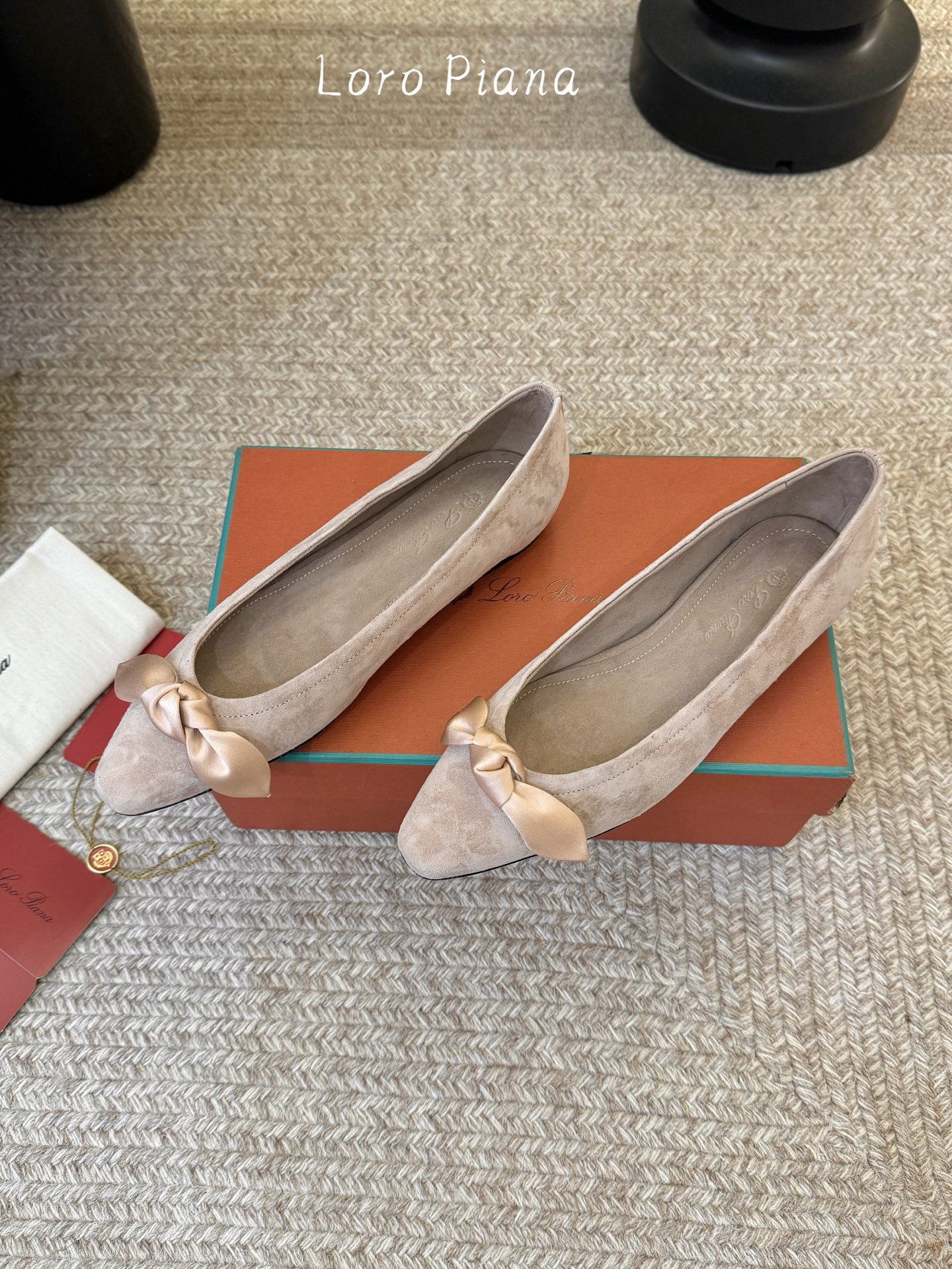 Loro Piana/ Loro piana 春夏新款 经典绝美 复古平底单鞋 极简主义风格，复古又级！