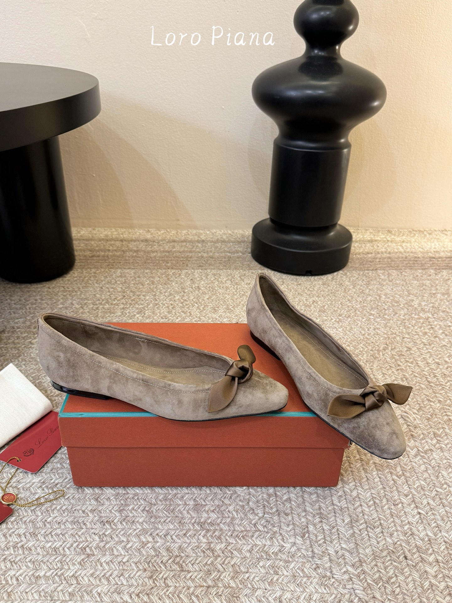 Loro Piana/ Loro piana 春夏新款 经典绝美 复古平底单鞋 极简主义风格，复古又级！
