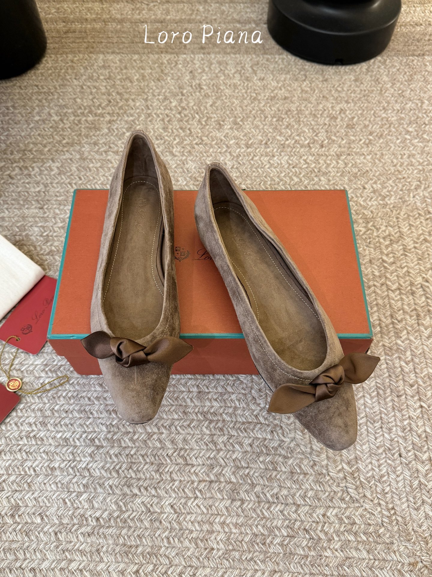 Loro Piana/ Loro piana 春夏新款 经典绝美 复古平底单鞋 极简主义风格，复古又级！