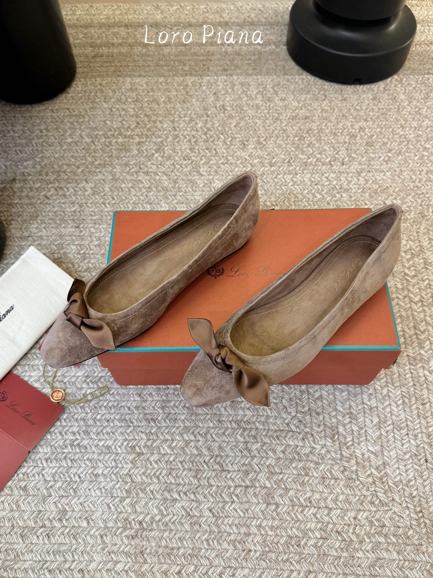 Loro Piana/ Loro piana 春夏新款 经典绝美 复古平底单鞋 极简主义风格，复古又级！