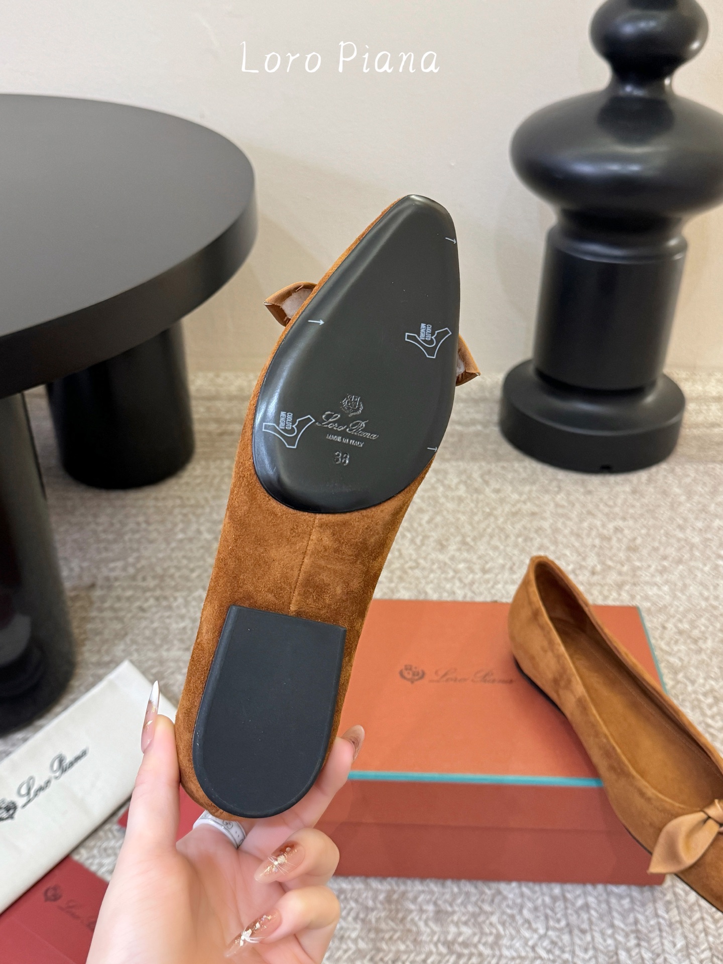 Loro Piana/ Loro piana 春夏新款 经典绝美 复古平底单鞋 极简主义风格，复古又级！
