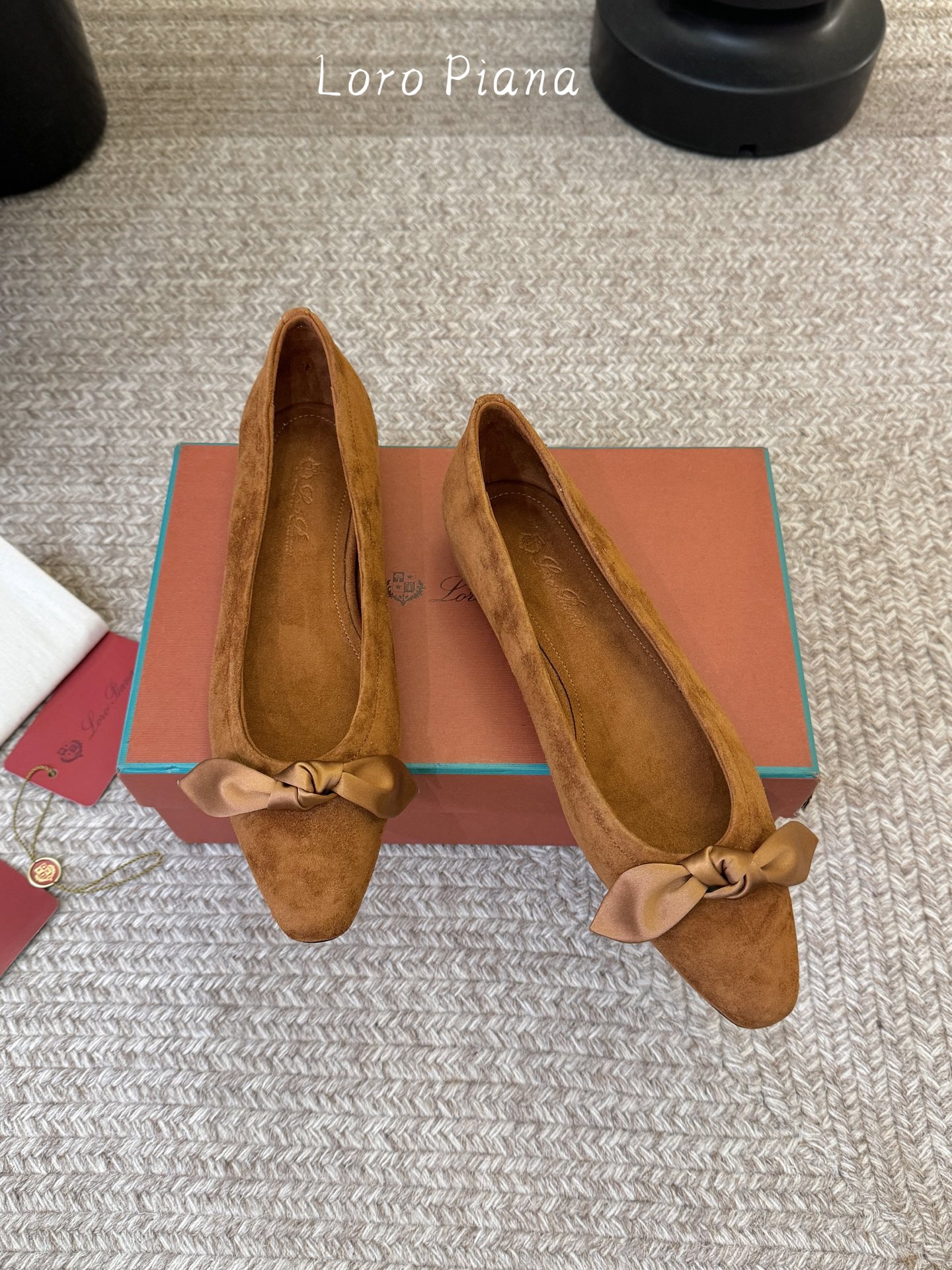 Loro Piana/ Loro piana 春夏新款 经典绝美 复古平底单鞋 极简主义风格，复古又级！