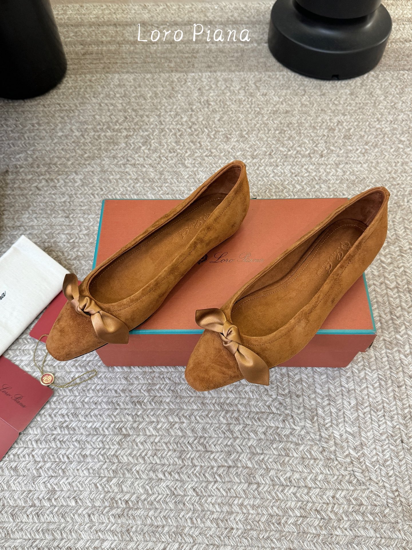 Loro Piana/ Loro piana 春夏新款 经典绝美 复古平底单鞋 极简主义风格，复古又级！