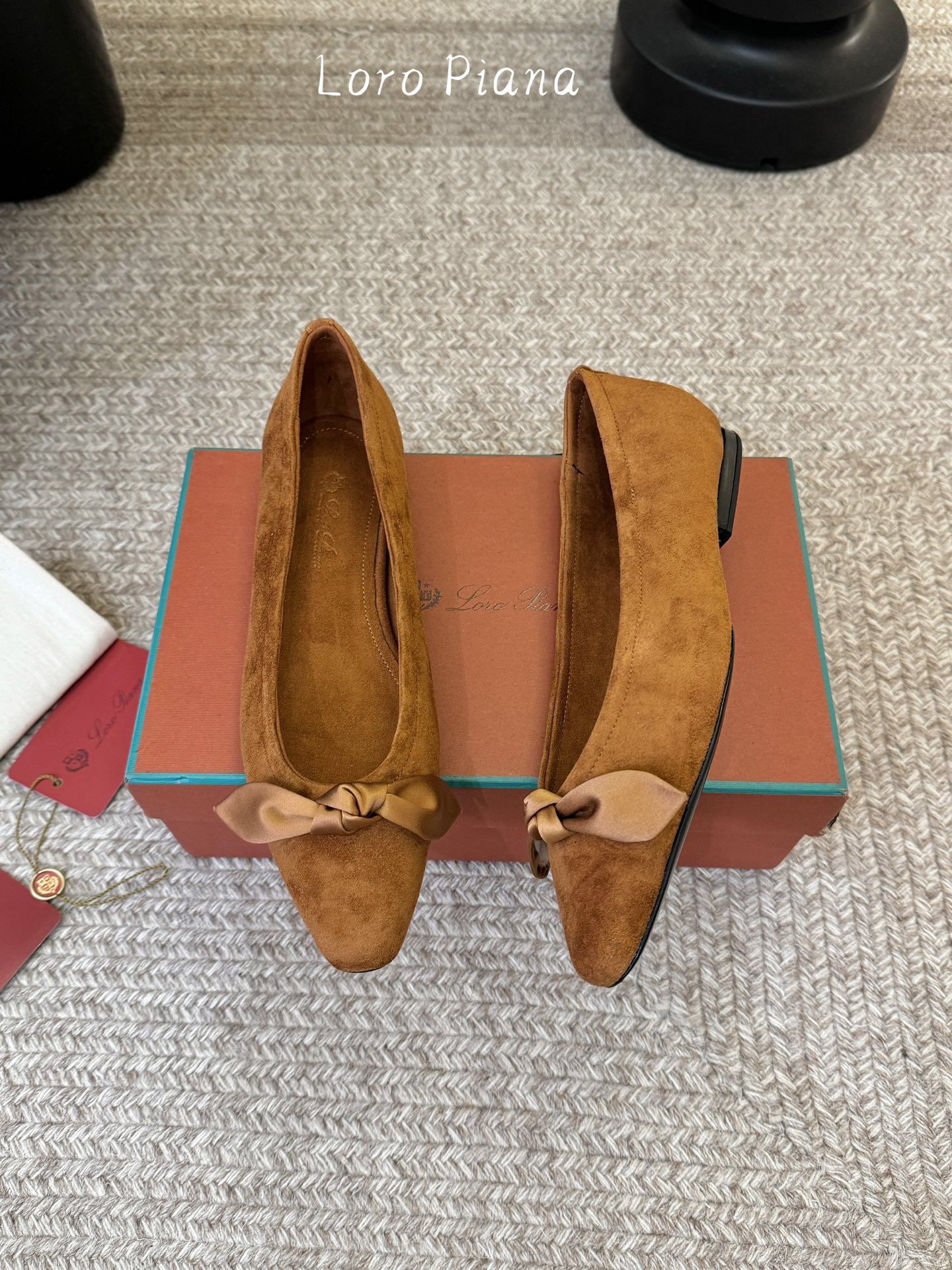 Loro Piana/ Loro piana 春夏新款 经典绝美 复古平底单鞋 极简主义风格，复古又级！
