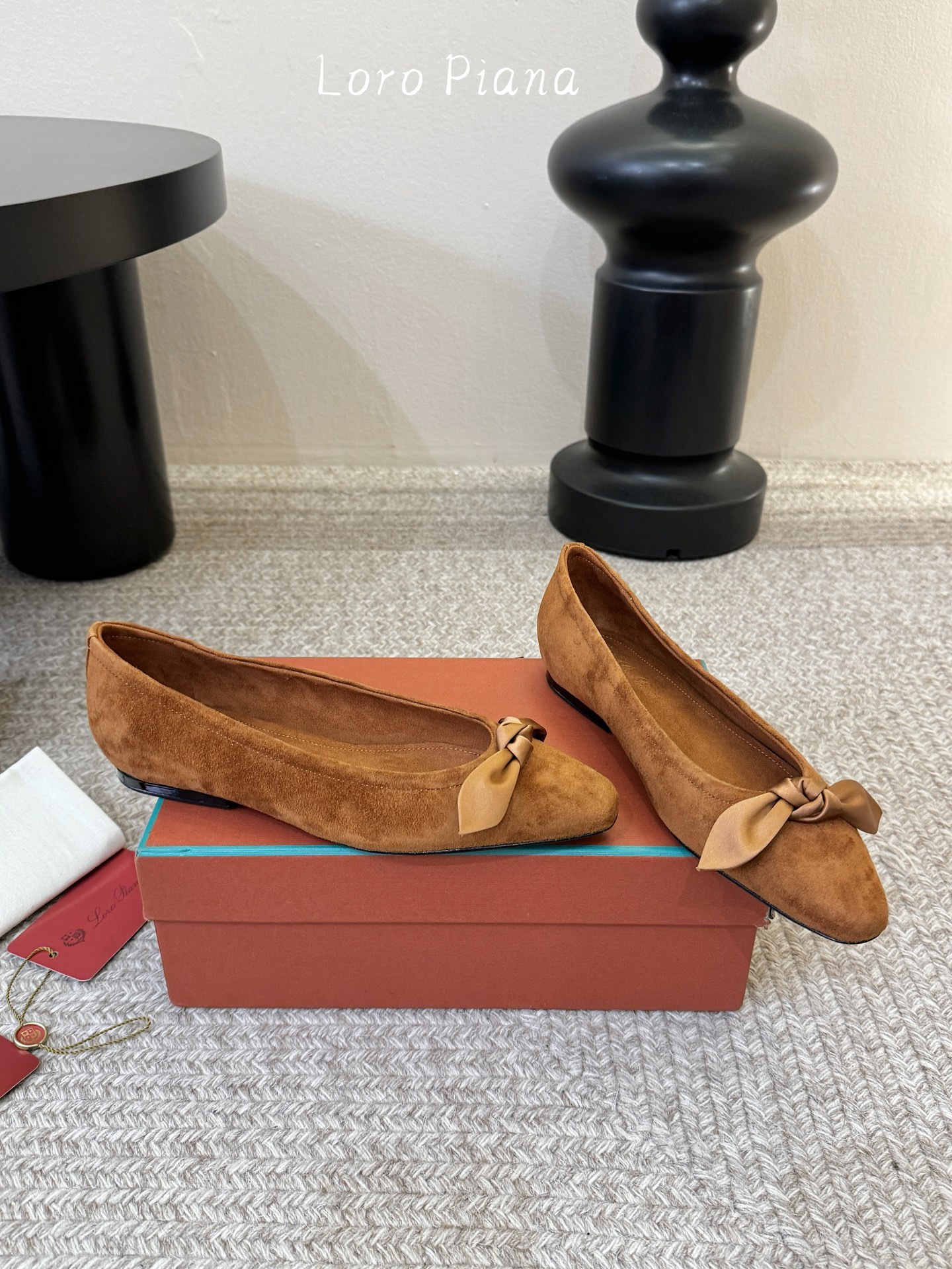 Loro Piana/ Loro piana 春夏新款 经典绝美 复古平底单鞋 极简主义风格，复古又级！