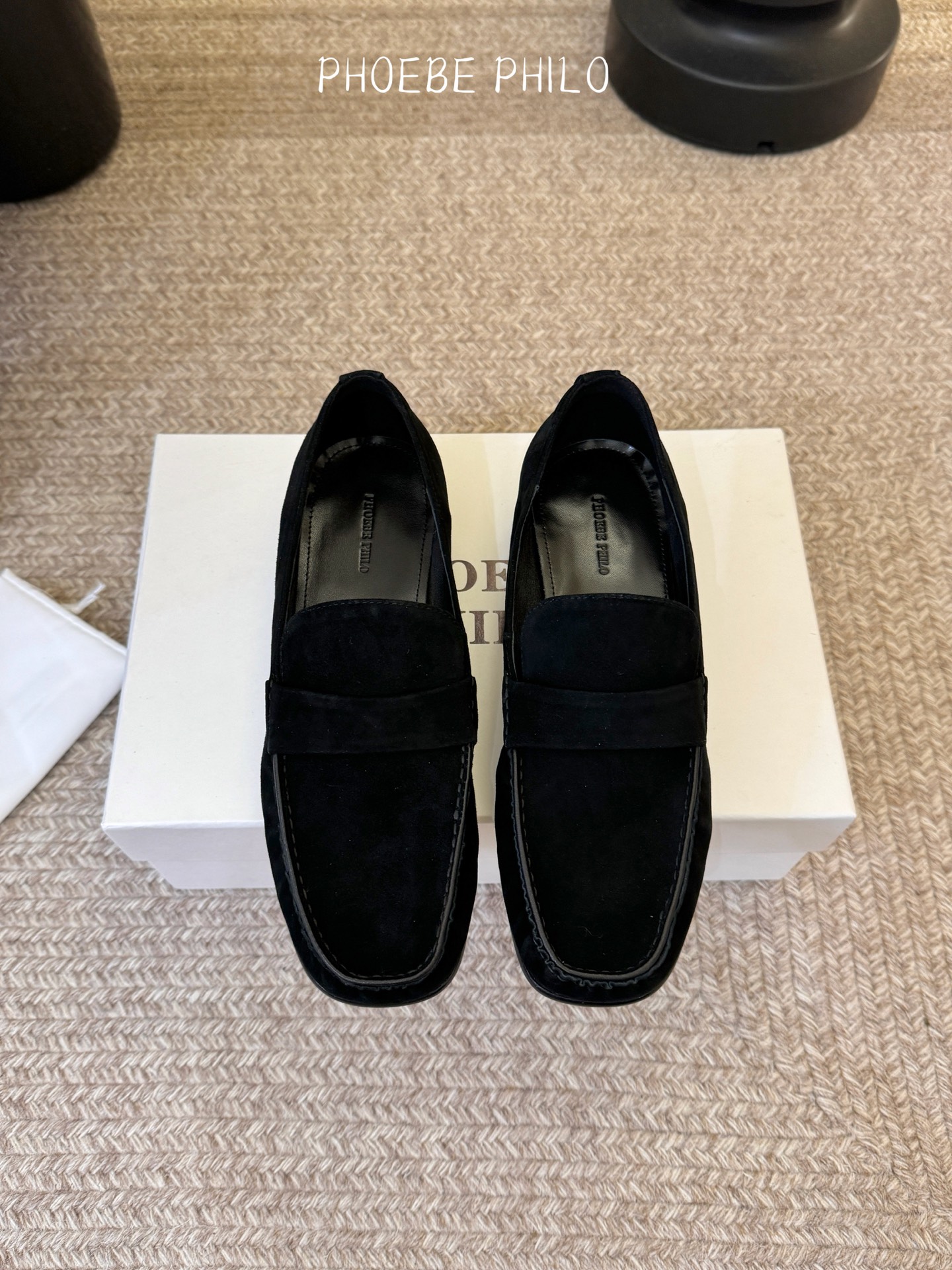 Phoebe Phil*新款乐福鞋经典的芭蕾鞋型，搭配鞋头的小蝴蝶结，自带软萌的少女感。鞋口的松紧褶皱设