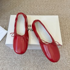 增加新颜色Phoebe Phil*早春新款芭蕾风软底单鞋经典的芭蕾鞋型,搭配鞋头的小蝴蝶结,自带软萌的少 增加新颜色Phoebe Phil*早春新款芭蕾风软底单鞋经典的芭蕾鞋型,搭配鞋头的小蝴蝶结,自带软萌的少