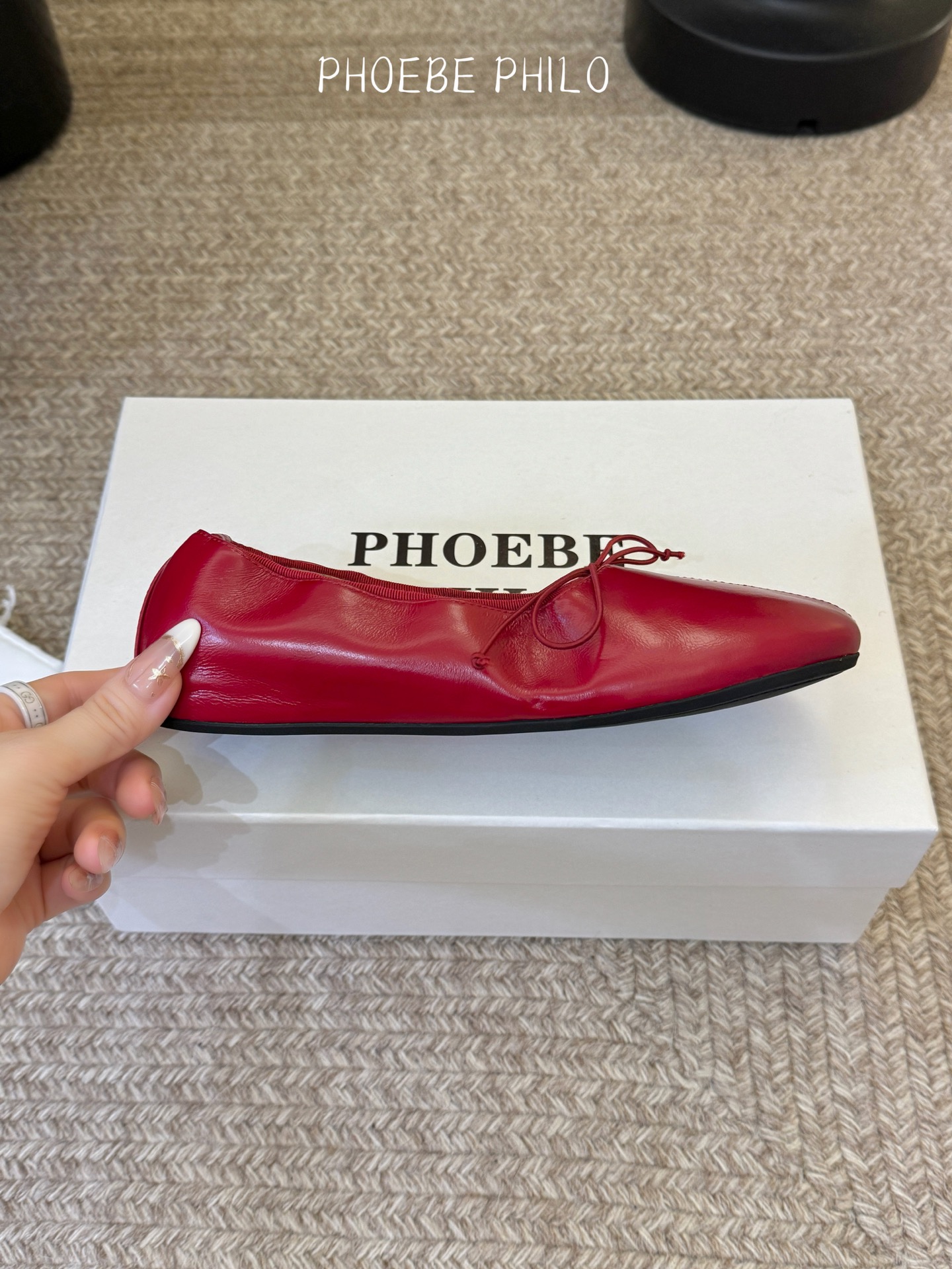 增加新颜色Phoebe Phil*早春新款芭蕾风软底单鞋经典的芭蕾鞋型,搭配鞋头的小蝴蝶结,自带软萌的少 增加新颜色Phoebe Phil*早春新款芭蕾风软底单鞋经典的芭蕾鞋型,搭配鞋头的小蝴蝶结,自带软萌的少