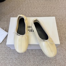 增加新颜色Phoebe Phil*早春新款芭蕾风软底单鞋经典的芭蕾鞋型,搭配鞋头的小蝴蝶结,自带软萌的少 增加新颜色Phoebe Phil*早春新款芭蕾风软底单鞋经典的芭蕾鞋型,搭配鞋头的小蝴蝶结,自带软萌的少