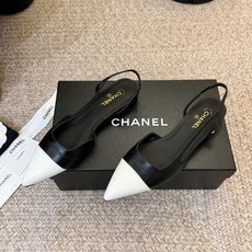 Chane*26ss夏季新款拼色尖头高跟凉鞋自带优雅复古感的拼色T字带高跟凉鞋,利落的尖头剪裁搭配经典的 Chane*26ss夏季新款拼色尖头高跟凉鞋自带优雅复古感的拼色T字带高跟凉鞋,利落的尖头剪裁搭配经典的