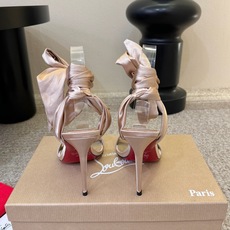 Christian Louboutin | 2026s𝐒原版CL全新秀款高跟鞋~时装红底凉鞋 新款红底金 Christian Louboutin | 2026s𝐒原版CL全新秀款高跟鞋~时装红底凉鞋 新款红底金