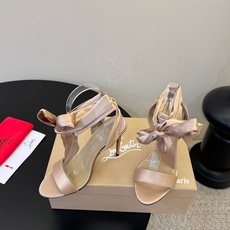 Christian Louboutin | 2026s𝐒原版CL全新秀款高跟鞋~时装红底凉鞋 新款红底金 Christian Louboutin | 2026s𝐒原版CL全新秀款高跟鞋~时装红底凉鞋 新款红底金