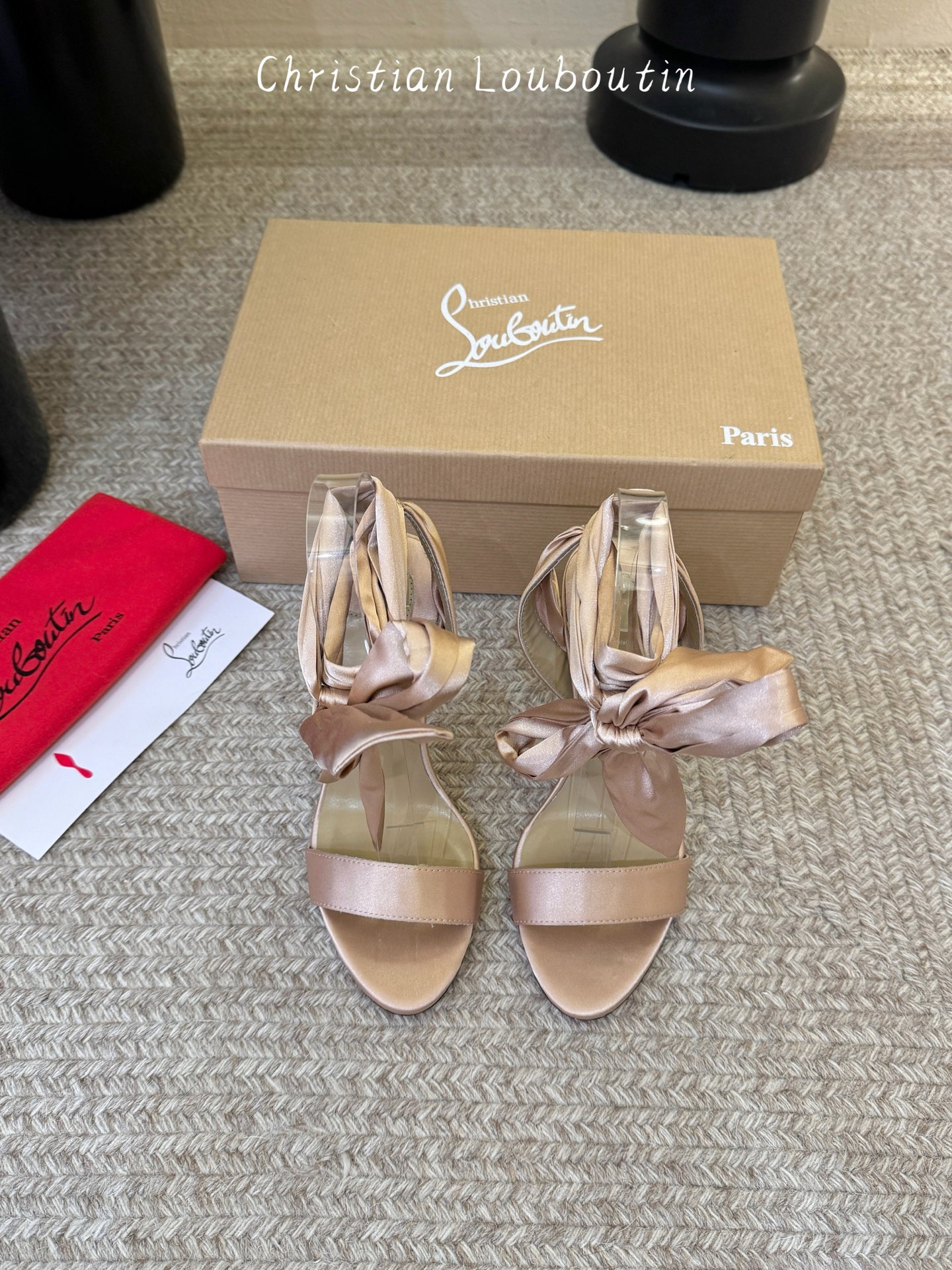 Christian Louboutin | 2026s𝐒原版CL全新秀款高跟鞋～时装红底凉鞋 新款红底金