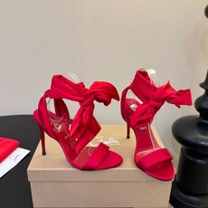 Christian Louboutin | 2026s𝐒原版CL全新秀款高跟鞋~时装红底凉鞋 新款红底金 Christian Louboutin | 2026s𝐒原版CL全新秀款高跟鞋~时装红底凉鞋 新款红底金