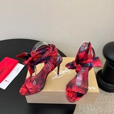 Christian Louboutin | 2026s𝐒原版CL全新秀款高跟鞋~时装红底凉鞋 新款红底金 Christian Louboutin | 2026s𝐒原版CL全新秀款高跟鞋~时装红底凉鞋 新款红底金