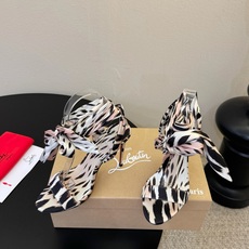 Christian Louboutin | 2026s𝐒原版CL全新秀款高跟鞋~时装红底凉鞋 新款红底金 Christian Louboutin | 2026s𝐒原版CL全新秀款高跟鞋~时装红底凉鞋 新款红底金