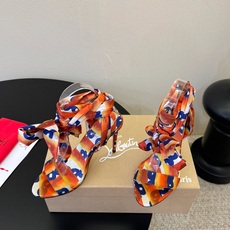Christian Louboutin | 2026s𝐒原版CL全新秀款高跟鞋~时装红底凉鞋 新款红底金 Christian Louboutin | 2026s𝐒原版CL全新秀款高跟鞋~时装红底凉鞋 新款红底金