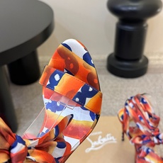 Christian Louboutin | 2026s𝐒原版CL全新秀款高跟鞋~时装红底凉鞋 新款红底金 Christian Louboutin | 2026s𝐒原版CL全新秀款高跟鞋~时装红底凉鞋 新款红底金
