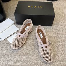 ALAÏ*26ss夏季新款网面夹趾凉鞋ALAÏA 网面夹趾凉鞋,以品牌标志性的网面设计为核心亮点,将利落 ALAÏ*26ss夏季新款网面夹趾凉鞋ALAÏA 网面夹趾凉鞋,以品牌标志性的网面设计为核心亮点,将利落