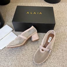ALAÏ*26ss夏季新款网面夹趾凉鞋ALAÏA 网面夹趾凉鞋,以品牌标志性的网面设计为核心亮点,将利落 ALAÏ*26ss夏季新款网面夹趾凉鞋ALAÏA 网面夹趾凉鞋,以品牌标志性的网面设计为核心亮点,将利落