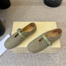 The Row 26春夏新款极简单鞋!据说这是本年度最美丽的玛丽珍凉鞋,法式优雅气质在线、高级又时髦,可 The Row 26春夏新款极简单鞋!据说这是本年度最美丽的玛丽珍凉鞋,法式优雅气质在线、高级又时髦,可