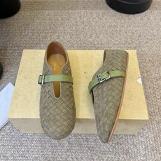 The Row 26春夏新款极简单鞋!据说这是本年度最美丽的玛丽珍凉鞋,法式优雅气质在线、高级又时髦,可 The Row 26春夏新款极简单鞋!据说这是本年度最美丽的玛丽珍凉鞋,法式优雅气质在线、高级又时髦,可