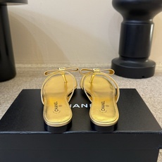 Chanel26SS新款蝴蝶夹脚凉拖双C夹脚凉拖|春夏穿搭神器经典双C元素+极简夹脚设计,高级感拉满,软 Chanel26SS新款蝴蝶夹脚凉拖双C夹脚凉拖|春夏穿搭神器经典双C元素+极简夹脚设计,高级感拉满,软