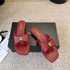 Chanel26SS新款蝴蝶夹脚凉拖双C夹脚凉拖|春夏穿搭神器经典双C元素+极简夹脚设计,高级感拉满,软 Chanel26SS新款蝴蝶夹脚凉拖双C夹脚凉拖|春夏穿搭神器经典双C元素+极简夹脚设计,高级感拉满,软
