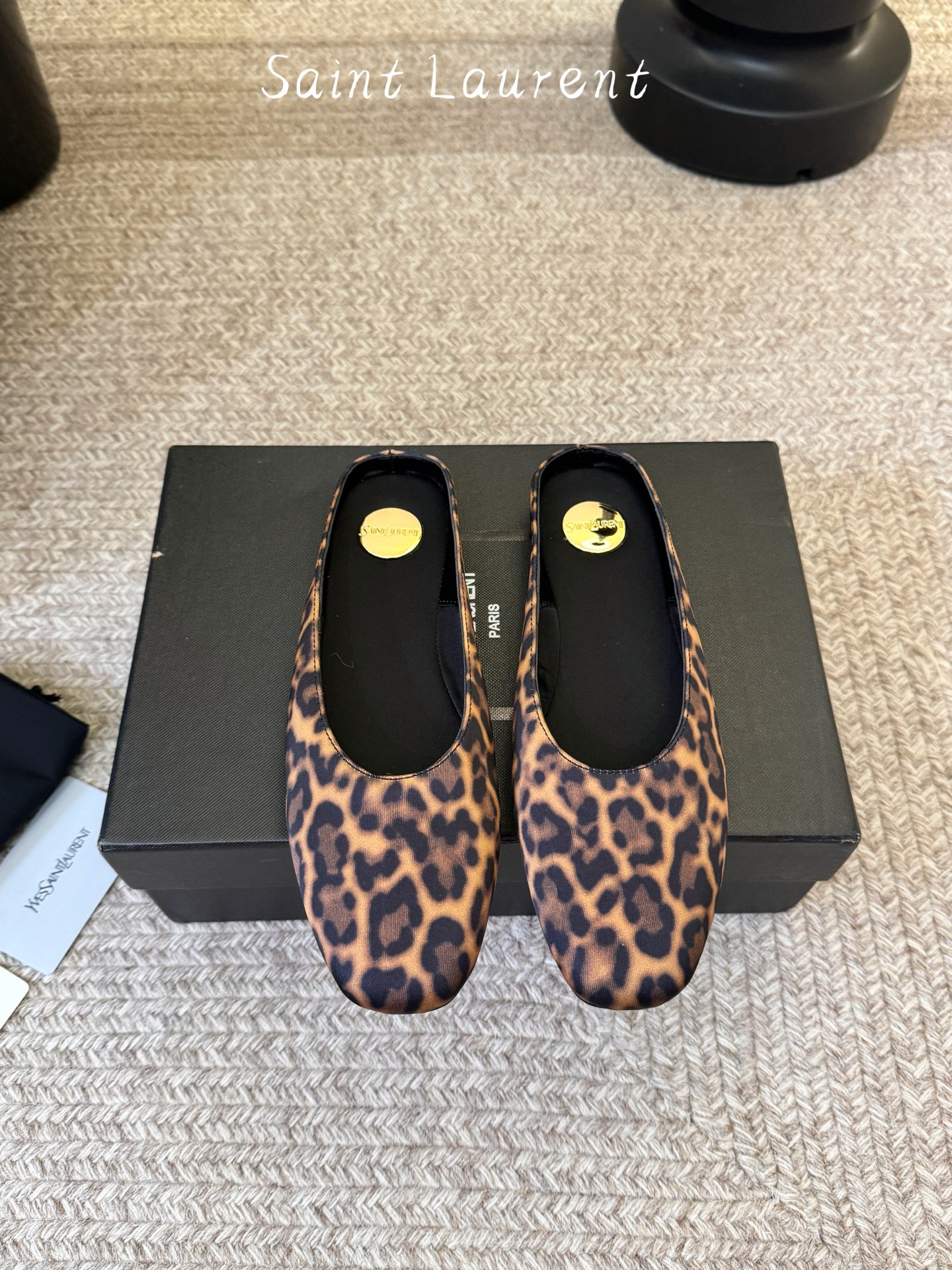 圣罗兰Saint Lauren* 新品平底小方头单鞋各种小裙子搭配起来 完全不挑脚型哦 Ysl Logo