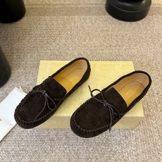 The Row 26春夏新款极简单鞋!据说这是本年度最美丽的玛丽珍凉鞋,法式优雅气质在线、高级又时髦,可 The Row 26春夏新款极简单鞋!据说这是本年度最美丽的玛丽珍凉鞋,法式优雅气质在线、高级又时髦,可
