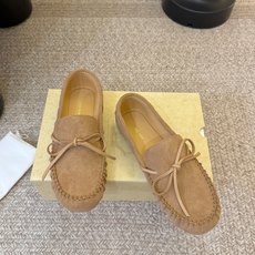 The Row 26春夏新款极简单鞋!据说这是本年度最美丽的玛丽珍凉鞋,法式优雅气质在线、高级又时髦,可 The Row 26春夏新款极简单鞋!据说这是本年度最美丽的玛丽珍凉鞋,法式优雅气质在线、高级又时髦,可
