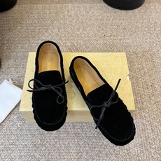 The Row 26春夏新款极简单鞋!据说这是本年度最美丽的玛丽珍凉鞋,法式优雅气质在线、高级又时髦,可 The Row 26春夏新款极简单鞋!据说这是本年度最美丽的玛丽珍凉鞋,法式优雅气质在线、高级又时髦,可