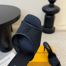 LV 驴家·Gala网纱一字水钻高跟凉拖鞋|把老花星光踩在脚下✨谁能拒绝这双懒人仙女高跟!延续Gala系 LV 驴家·Gala网纱一字水钻高跟凉拖鞋|把老花星光踩在脚下✨谁能拒绝这双懒人仙女高跟!延续Gala系