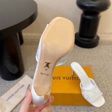 LV 驴家·Gala水钻穆勒尖头拖鞋|把老花星光穿在脚上✨谁能拒绝这双自带柔光的仙女高跟!网纱透视鞋面+ LV 驴家·Gala水钻穆勒尖头拖鞋|把老花星光穿在脚上✨谁能拒绝这双自带柔光的仙女高跟!网纱透视鞋面+
