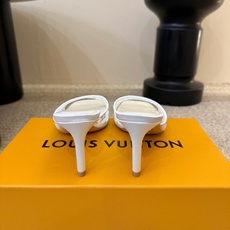 LV 驴家·Gala水钻穆勒尖头拖鞋|把老花星光穿在脚上✨谁能拒绝这双自带柔光的仙女高跟!网纱透视鞋面+ LV 驴家·Gala水钻穆勒尖头拖鞋|把老花星光穿在脚上✨谁能拒绝这双自带柔光的仙女高跟!网纱透视鞋面+