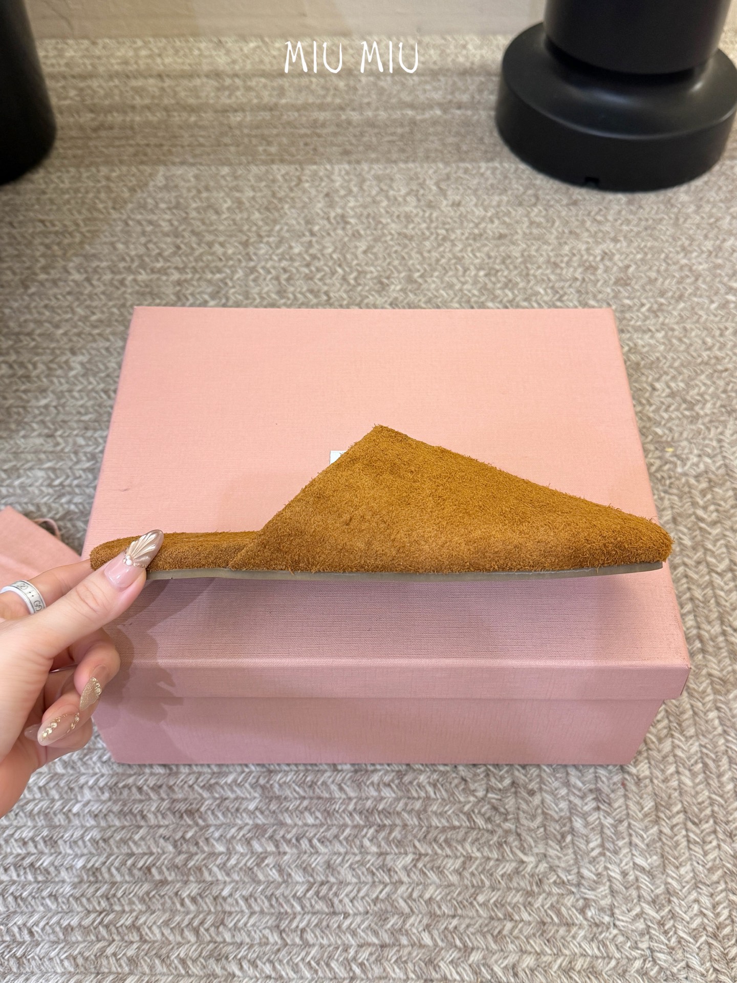 独家上新Miu Miu穆勒鞋拖鞋包头小羊皮半拖Zp开发 原版拆卸 对版拖鞋秒杀市面版本 Miu真的太少女